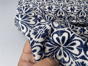 Canvas dekostof - smukt blåt mønster på offwhite bund
